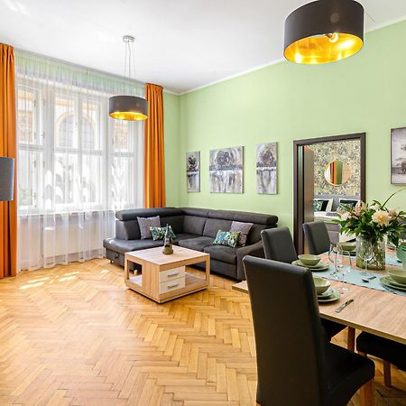 Oasis Apartments At Charles Square Praga Zewnętrze zdjęcie