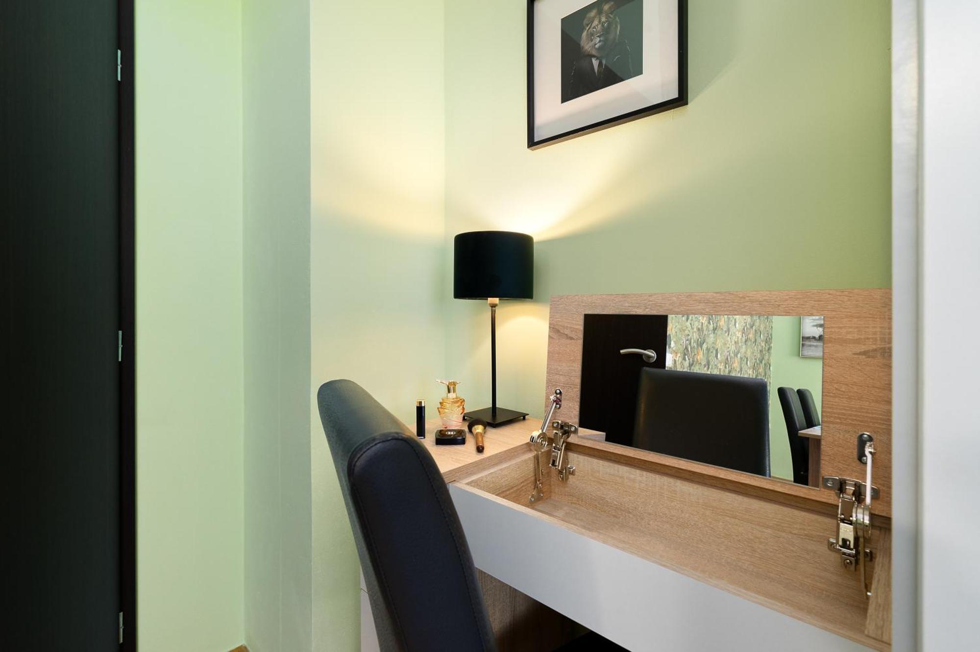Oasis Apartments At Charles Square Praga Zewnętrze zdjęcie