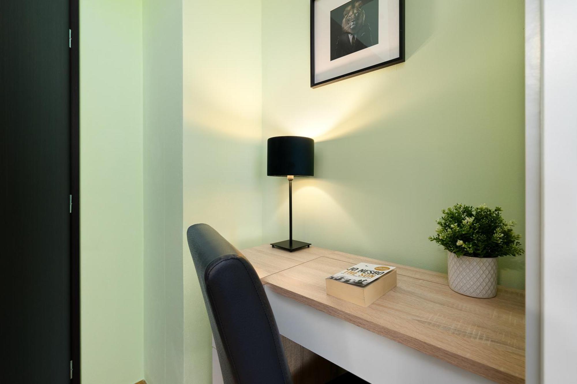 Oasis Apartments At Charles Square Praga Zewnętrze zdjęcie