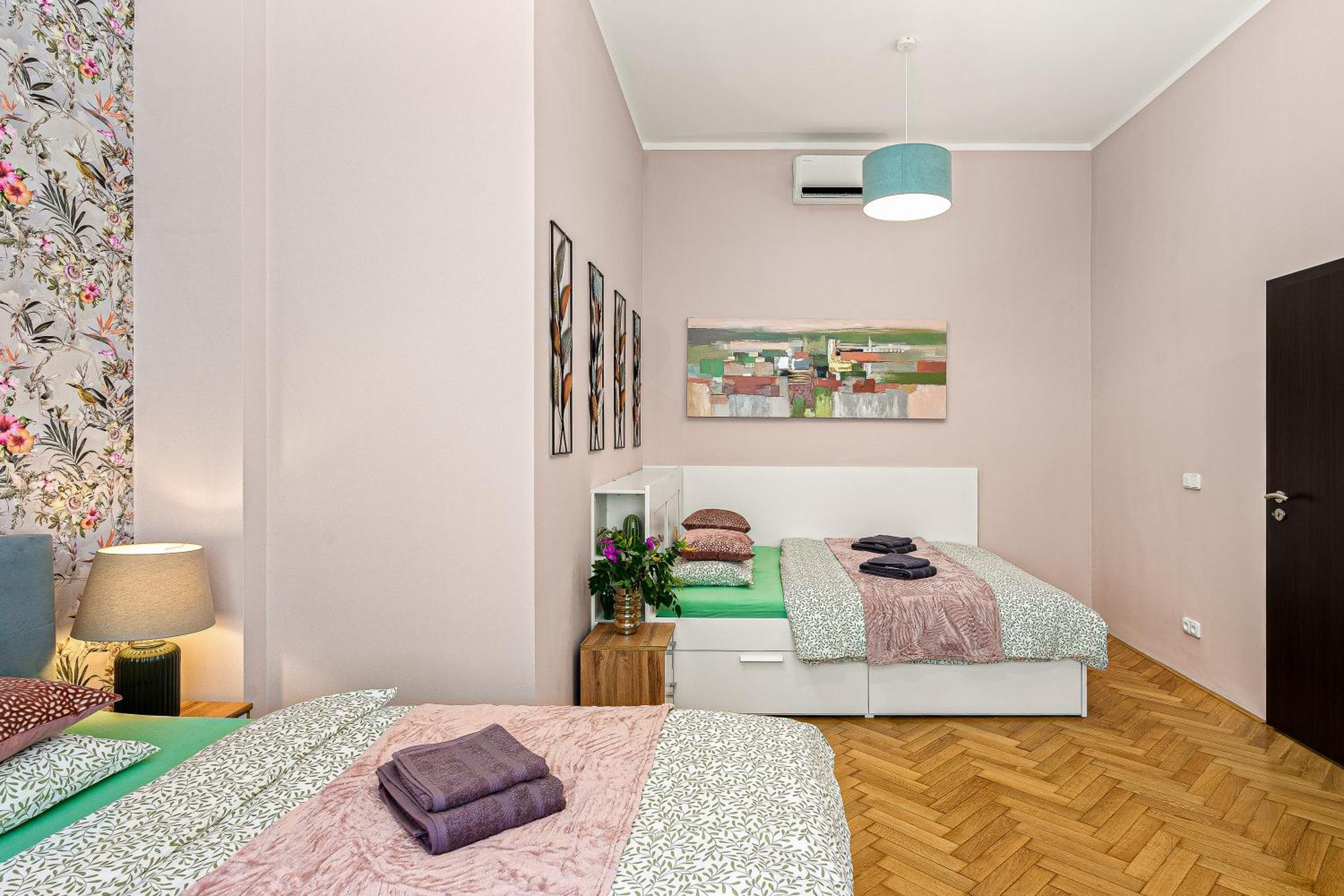 Oasis Apartments At Charles Square Praga Zewnętrze zdjęcie
